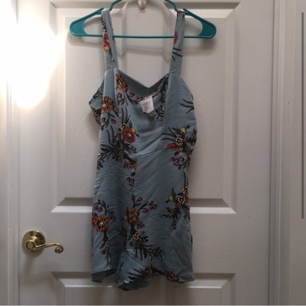 BNWT Kimchi Floral Romper - Picture 3 of 4